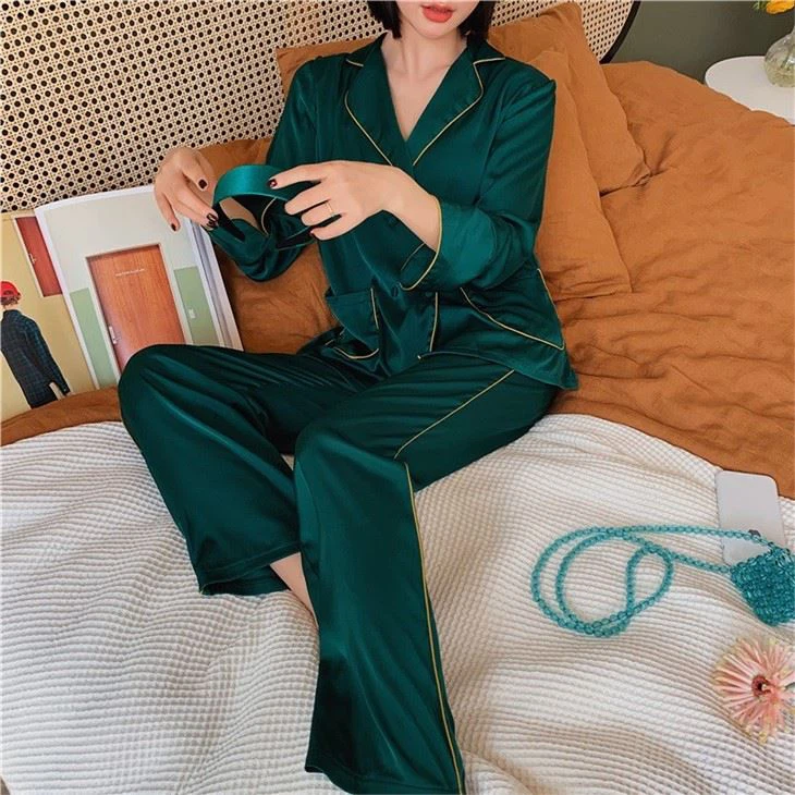 Women Long Sleeve Iced Silk Pajamas Set