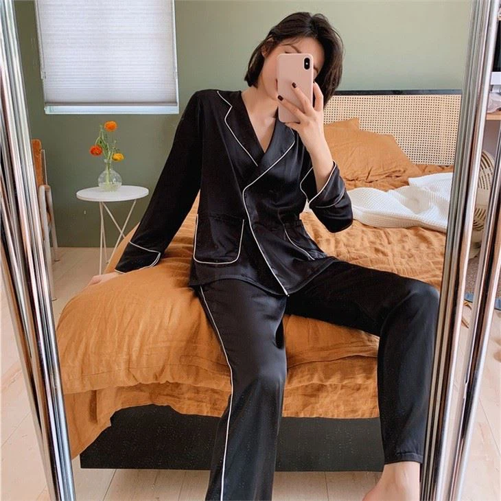 Women Long Sleeve Iced Silk Pajamas Set